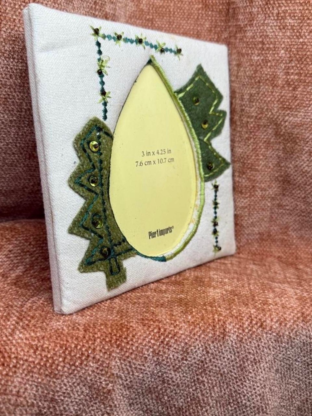 Pier 1 Green and White Teardrop Accent Picture Frame